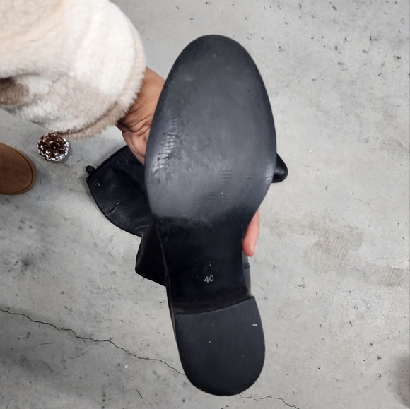 Knee high boots - Picture 4 of 5